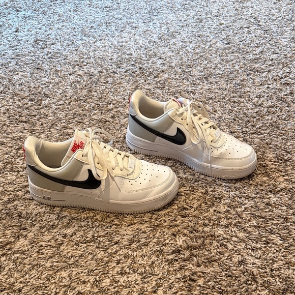 Nike Shoes - Nike air sneakers